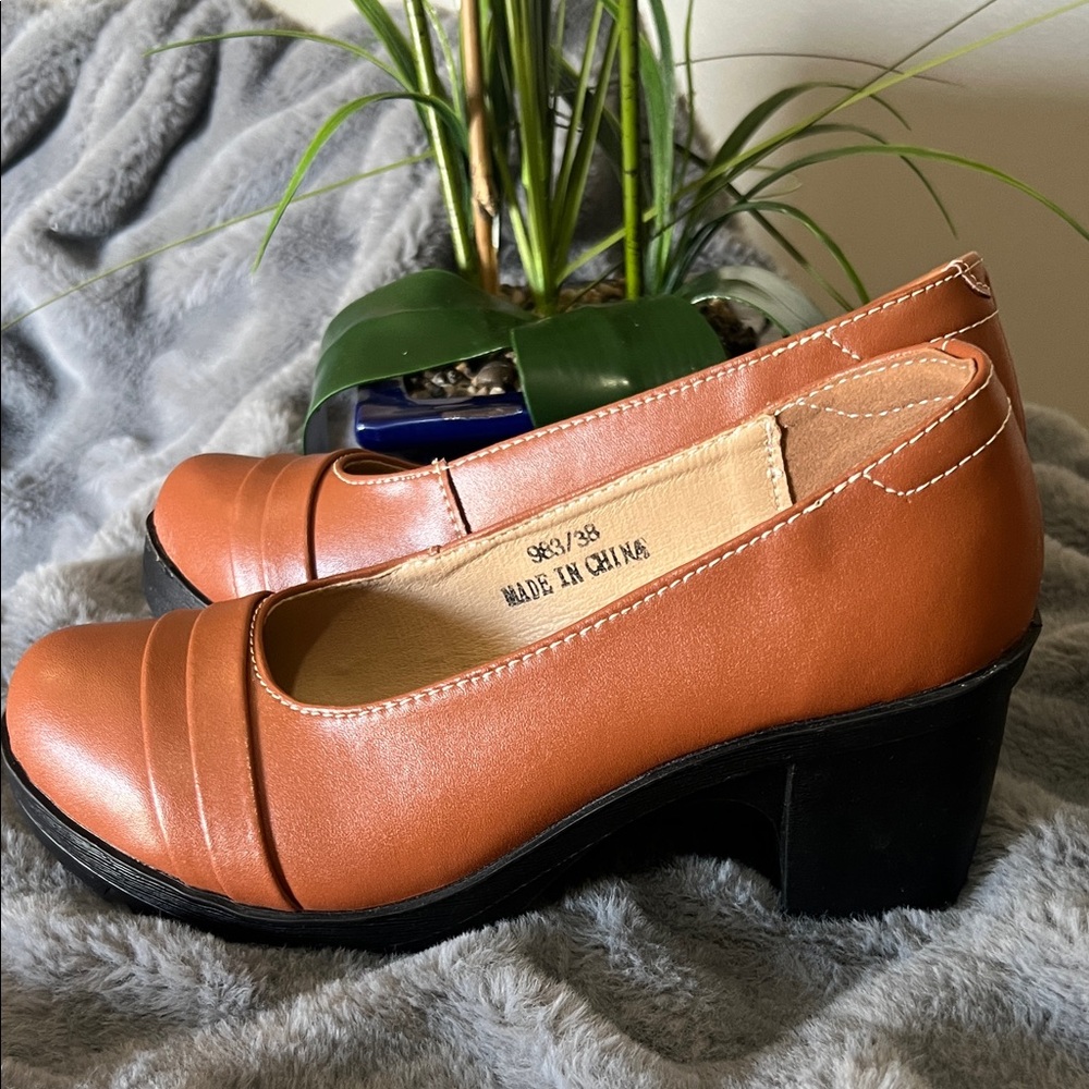 Mary Janes Tan Platform Mid Heels NWOT retail $39 - Picture 4 of 5